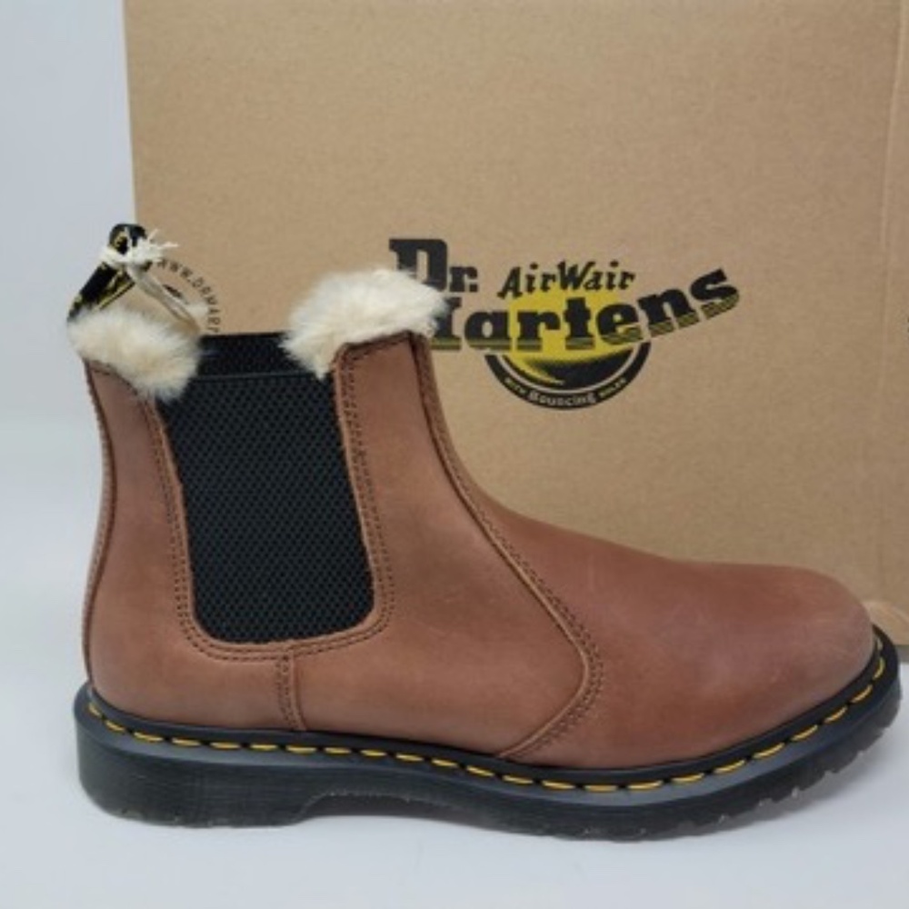 Dr Martens Women's 2976 Leonore Faux Fur-Lined Chelsea Boots Tan Leather